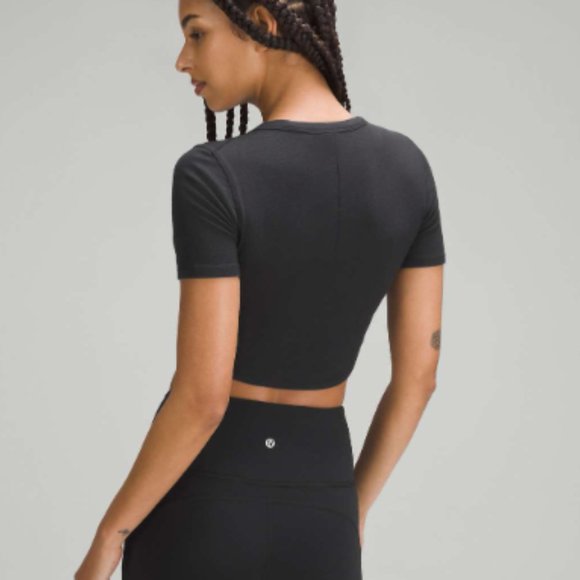 (6565) LULULEMON HOLD TIGHT Cropped T-Shirt Sz 10 - Picture 5 of 5